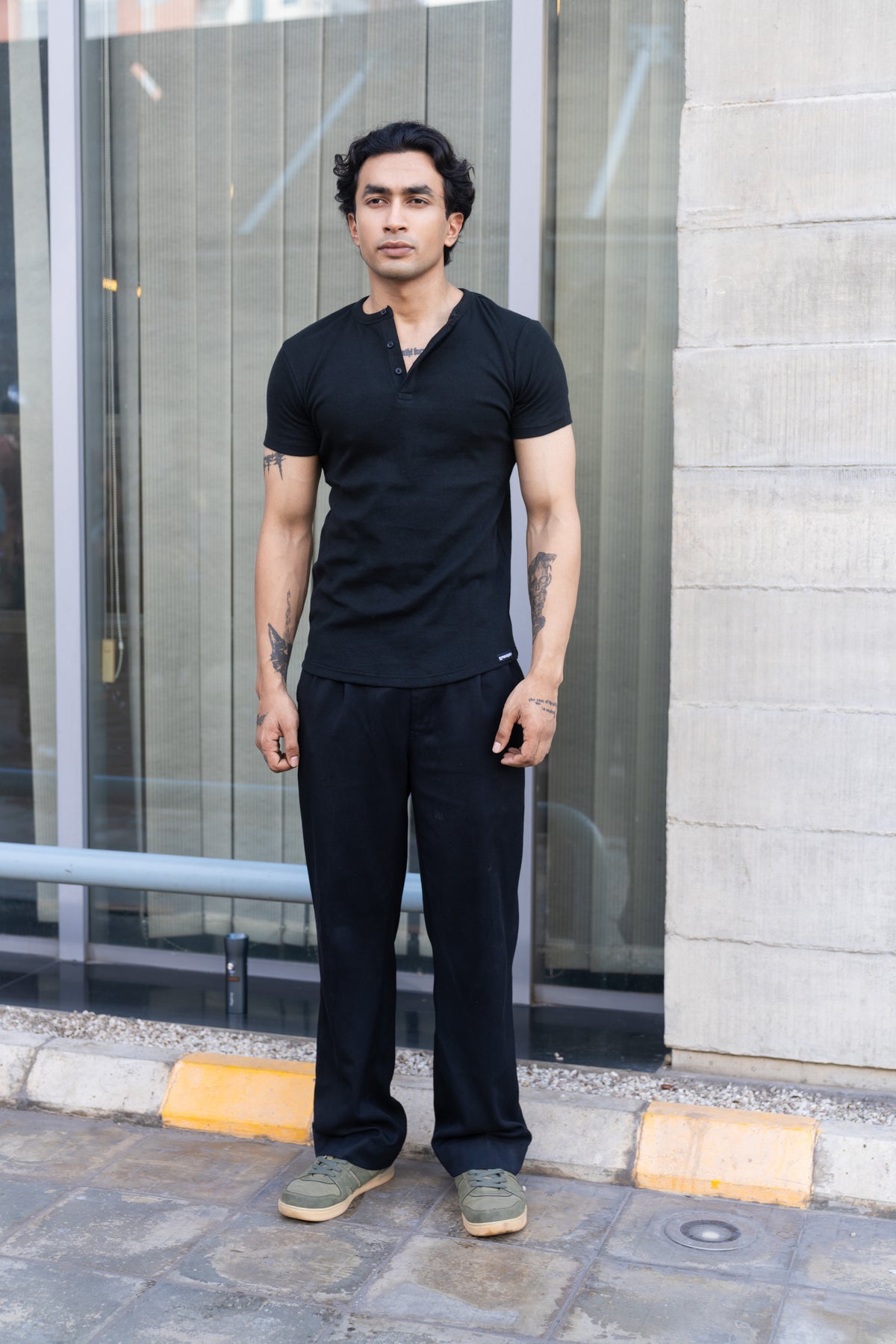 Henley - Black