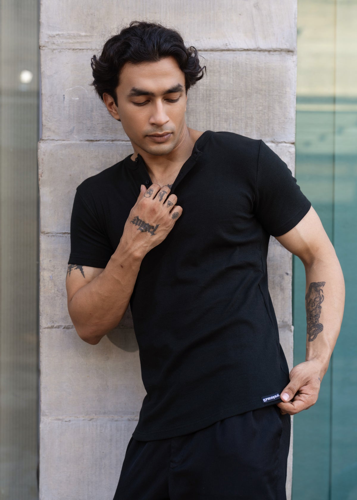 Henley - Black